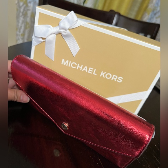 NEW Michael Kors Jet Set Travel Large Patent Envelope Wallet - Picture 4 of 6